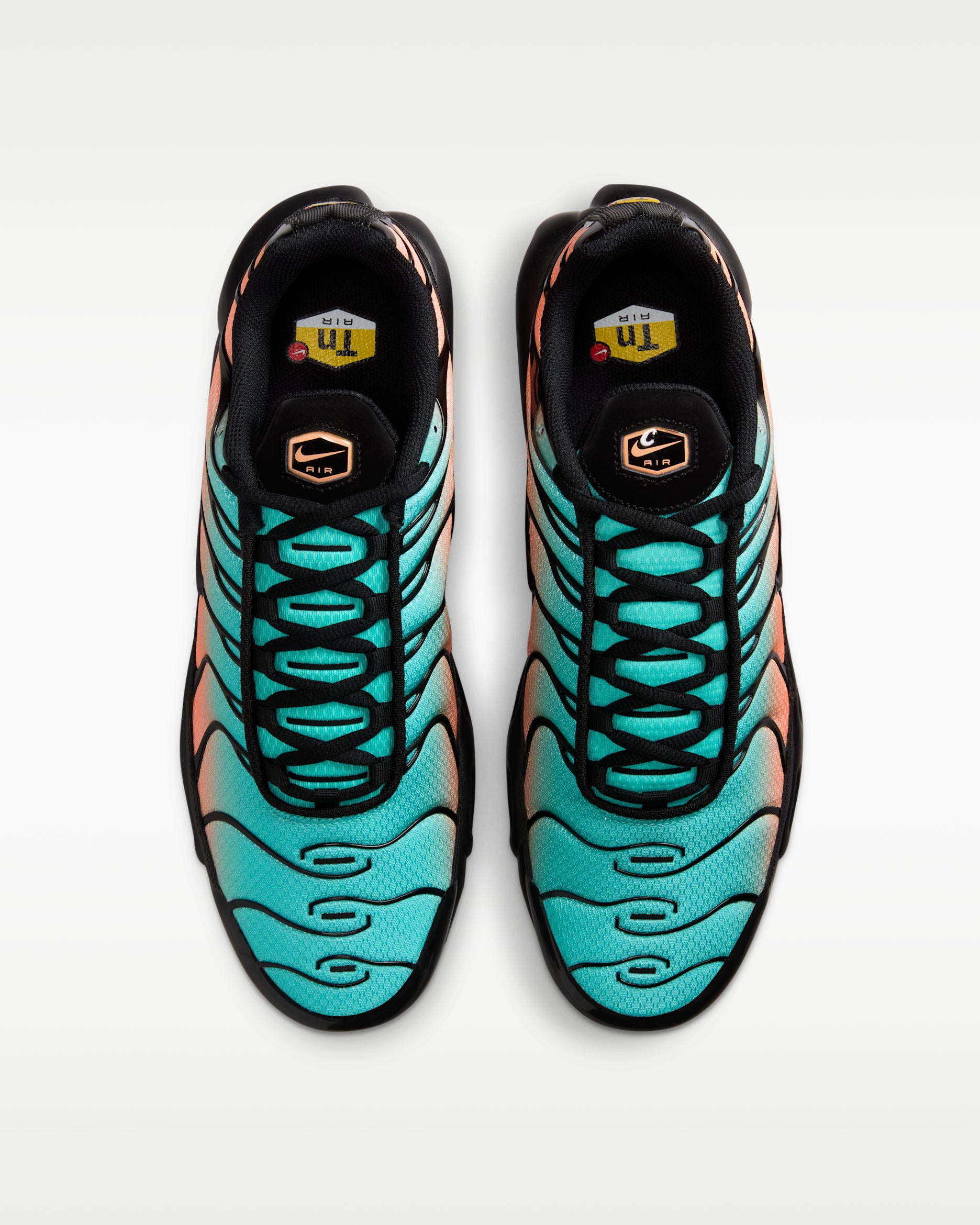 NIKE AIR MAX PLUS