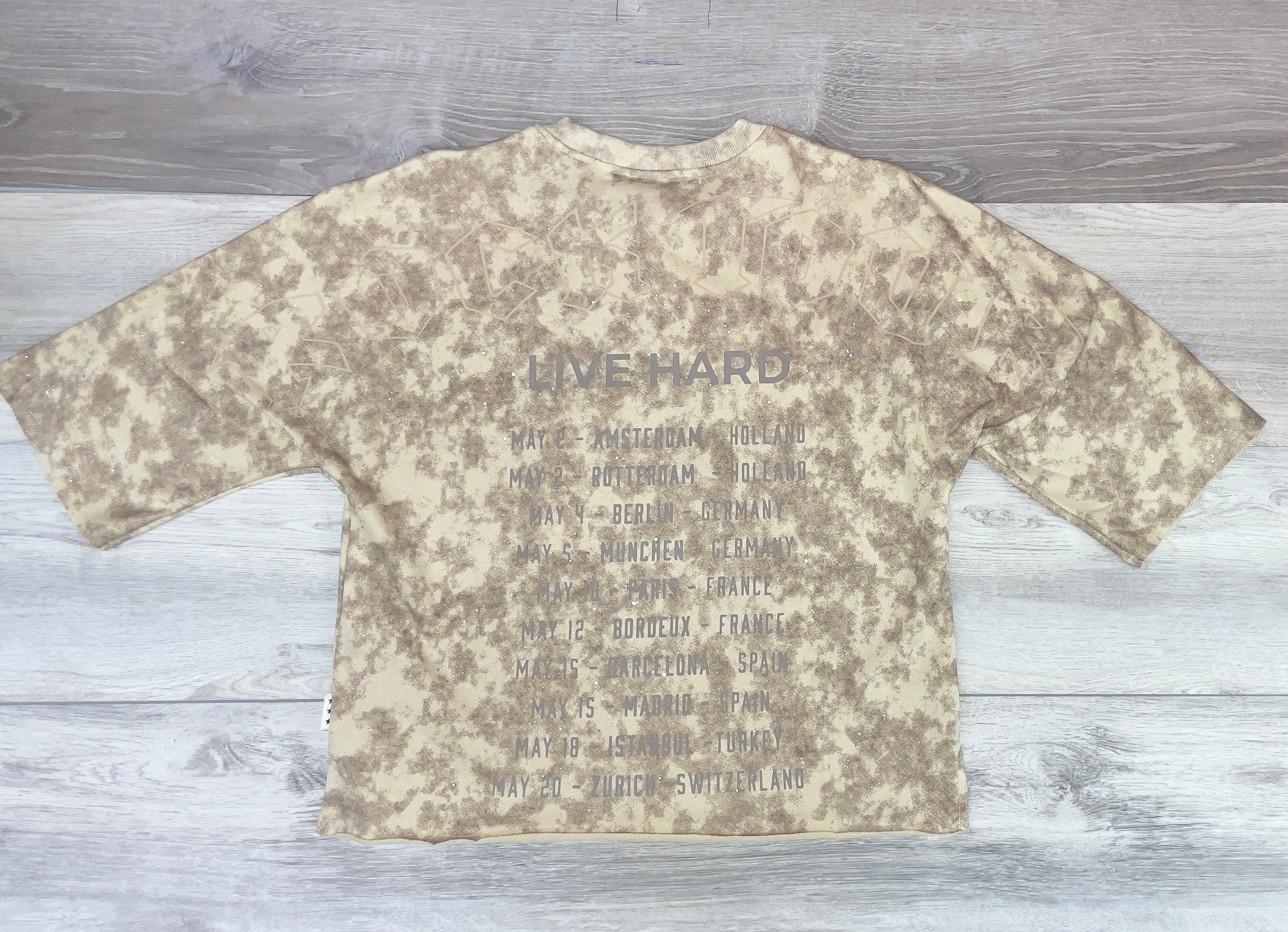 BKYS WAVE SKULL RHINESTONE TEE – CREAM