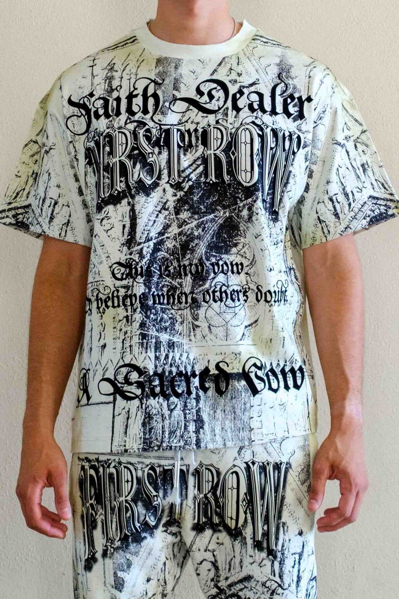 CREAM SCRIPT PRINT T-SHIRT