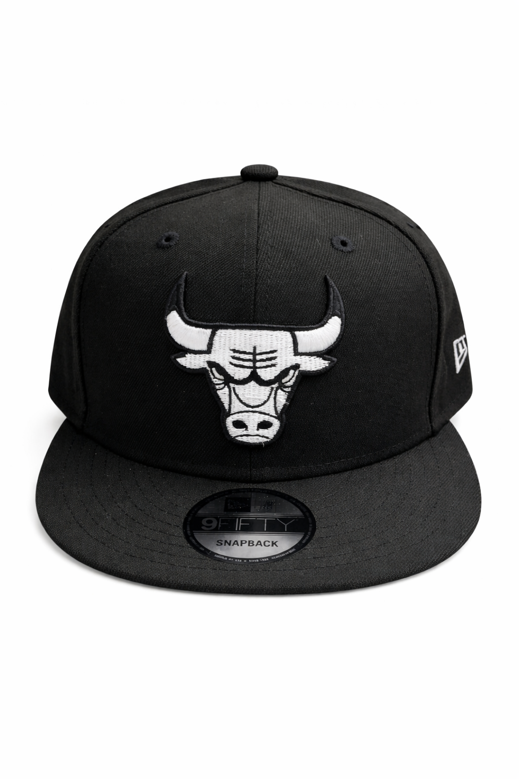 BLACK CHICAGO BULLS EMBROIDERED SNAPBACK