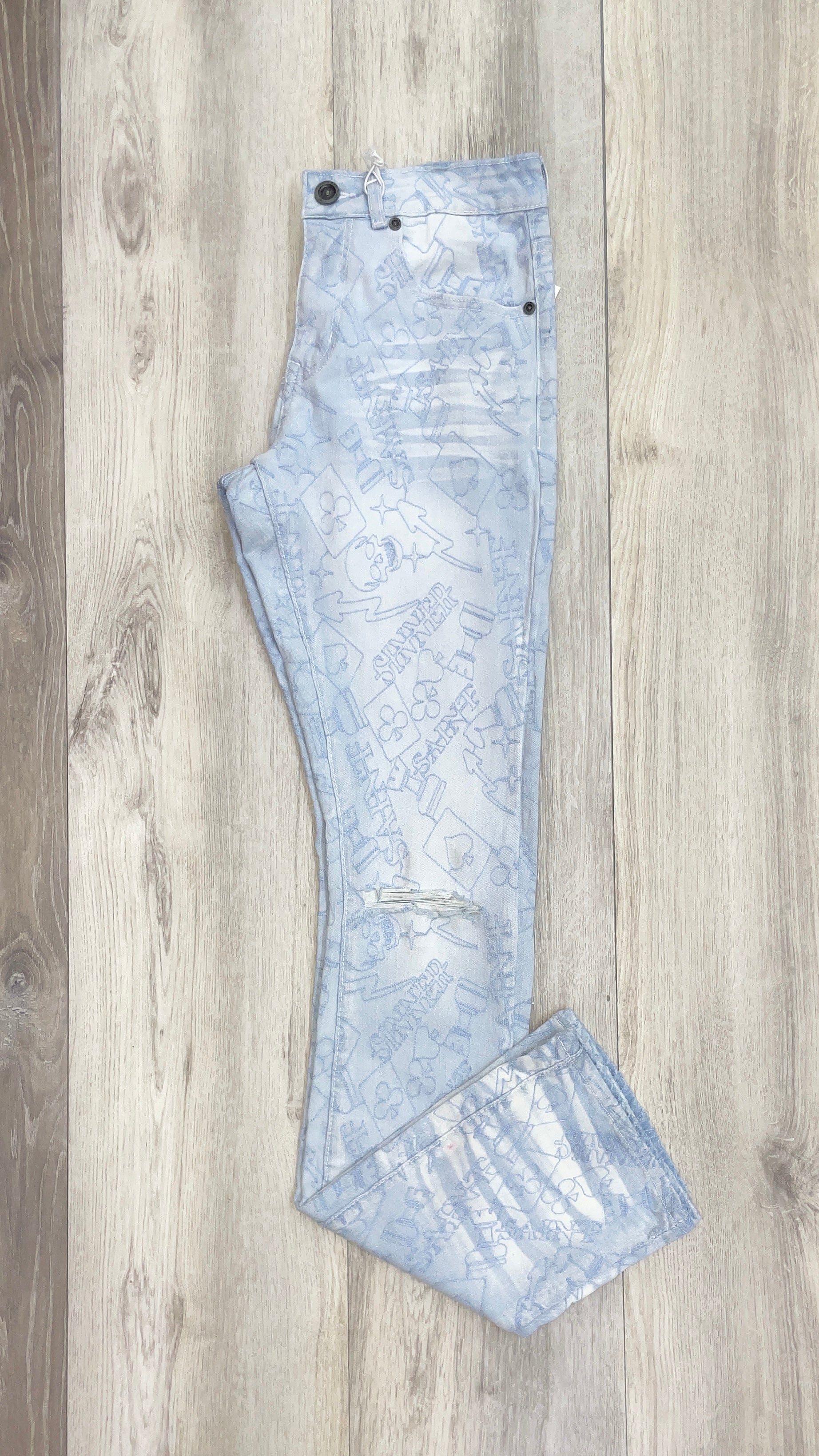 LIGHT BLUE EMBOSSED GRAPHIC JEANS