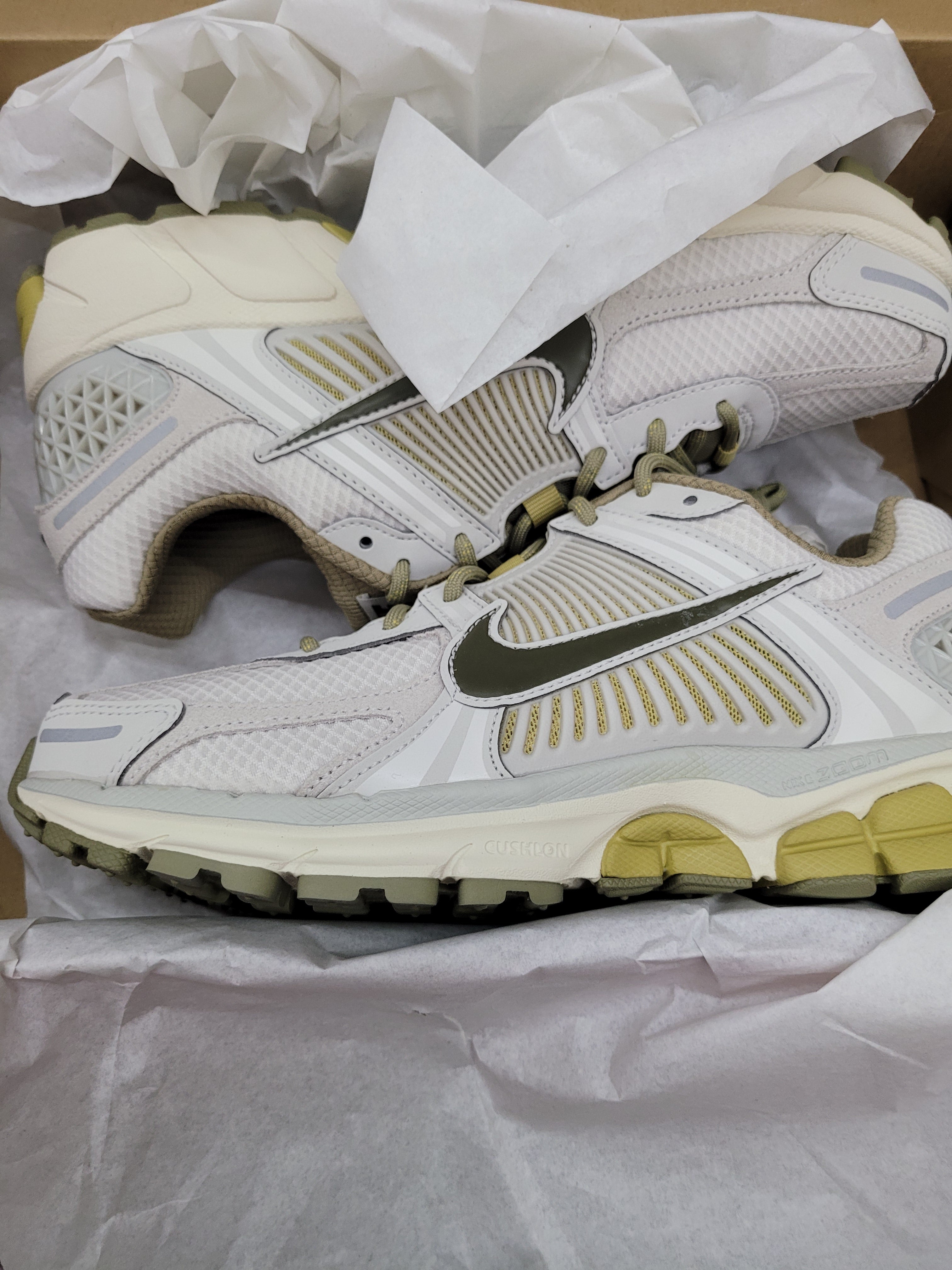 NIKE ZOOM VOMERO 5
